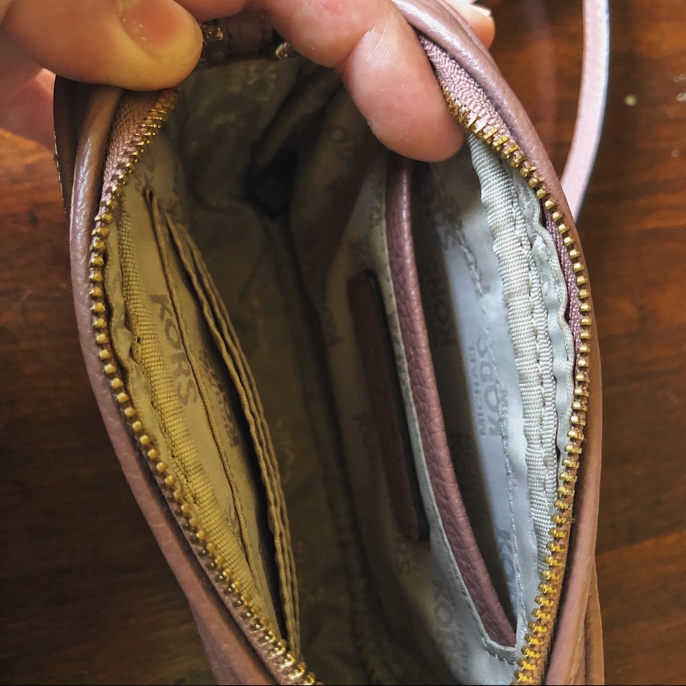 Michael Kors cross-body purse - Picture 4 of 4